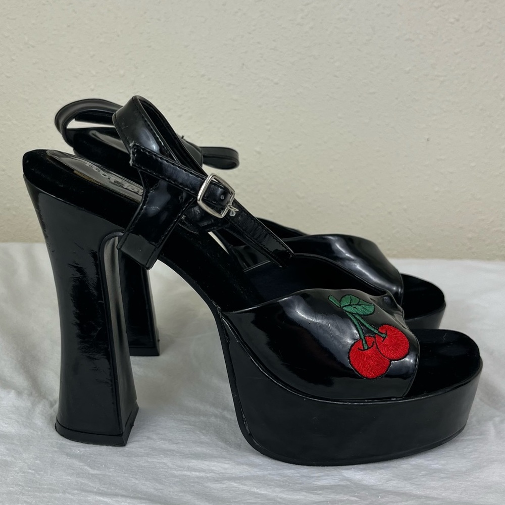 HOT TOPIC Cherry Patent Black 5” Platform Heels Womens Size 10